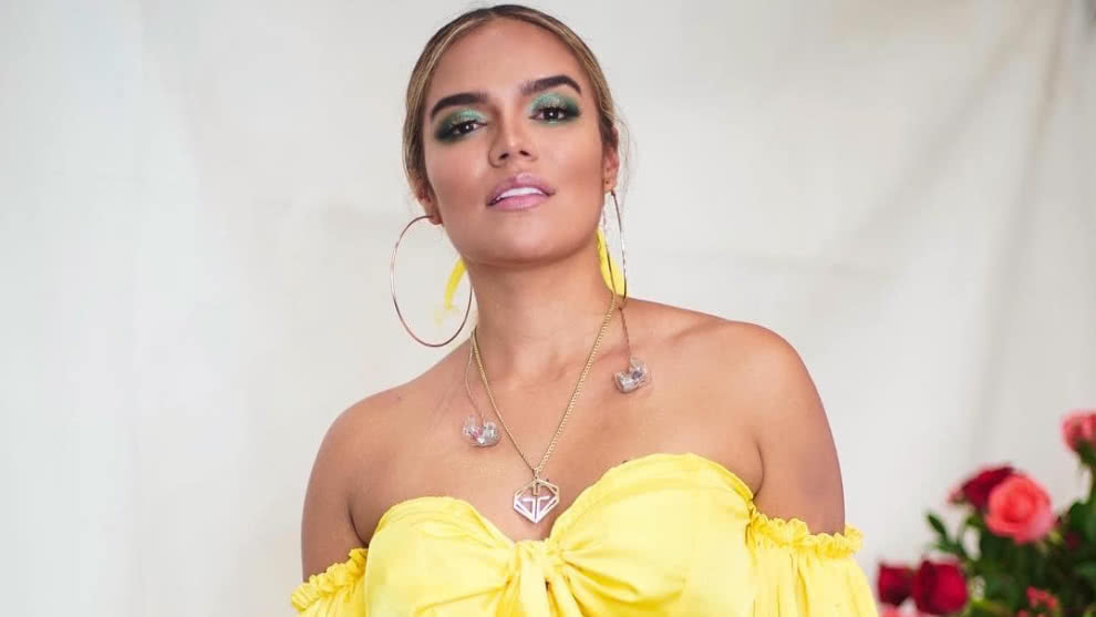 Karol G mostró sus pezones con una foto desnuda en un jacuzzi