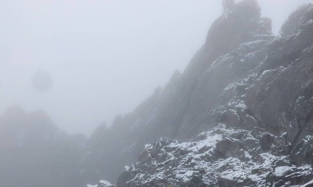 ¡HERMOSO! Fuerte nevada tiñe de blanco el Pico Espejo en Mérida (Video)