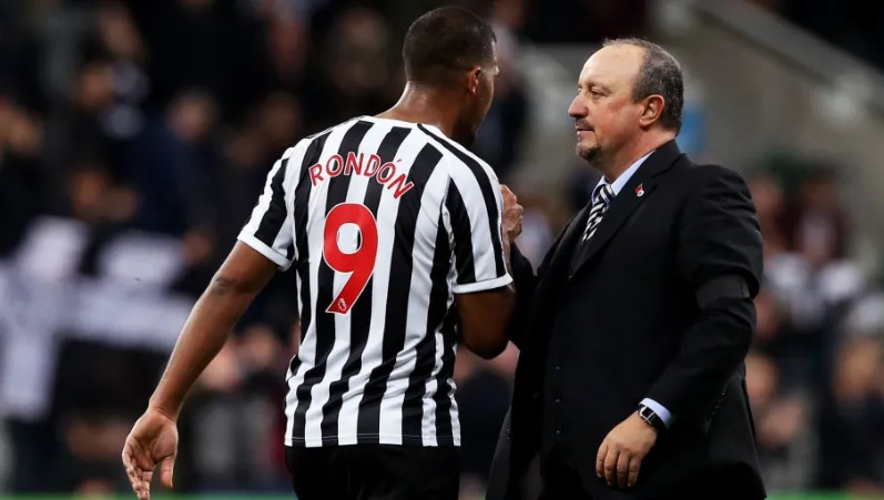 El mensaje de Salomón Rondón a Rafa Benítez tras su salida como técnico del Newcastle