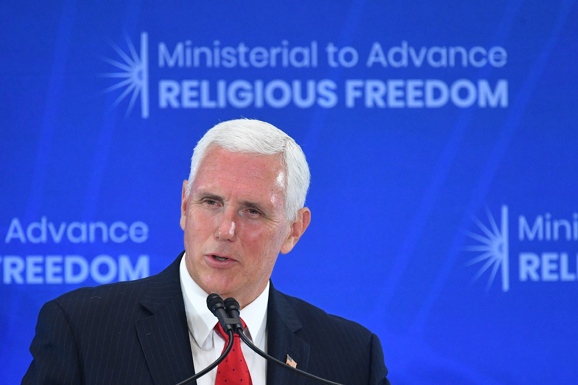 Pence denuncia ataques de Maduro contra líderes de la Iglesia católica