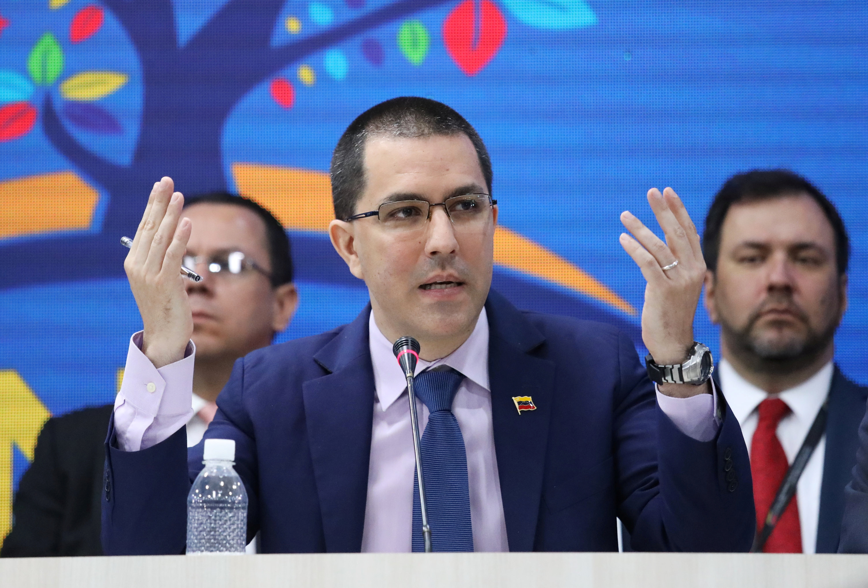 Cara ‘e tabla: Arreaza condenó “la polarización política” en Washington