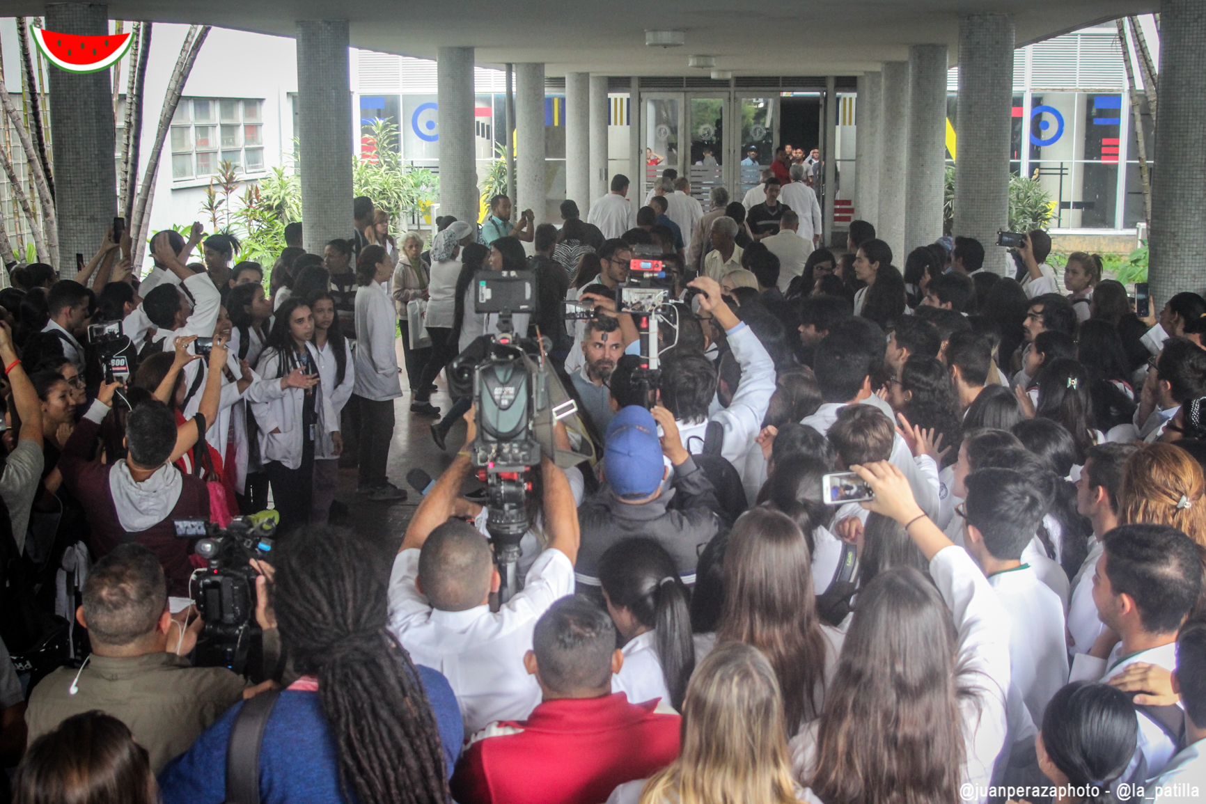 Estudiantes de la UCV no permitirán que le quiten la autonomía al Hospital Clínico Universitario