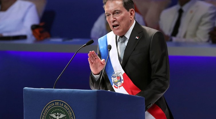 Presidente panameño pide excluir de reforma artículo que define matrimonio como heterosexual