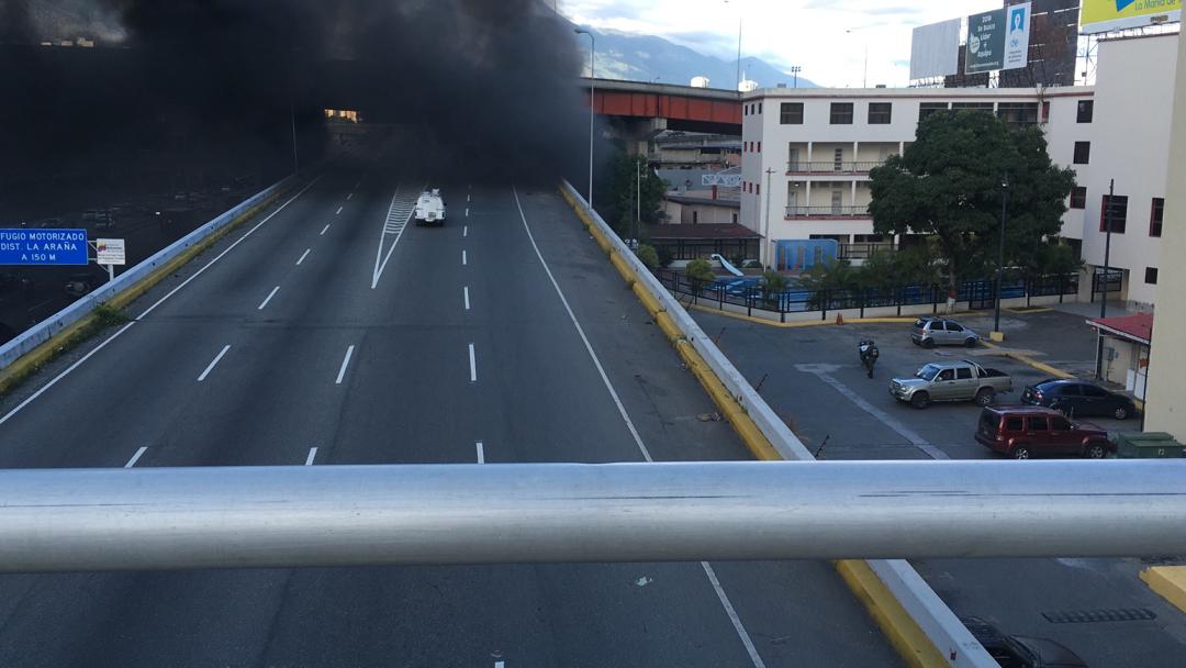 Un incendio de magnitud se generó en el Instituto Nacional de Capacitación y Recreación de los Trabajadores (fotos y videos)