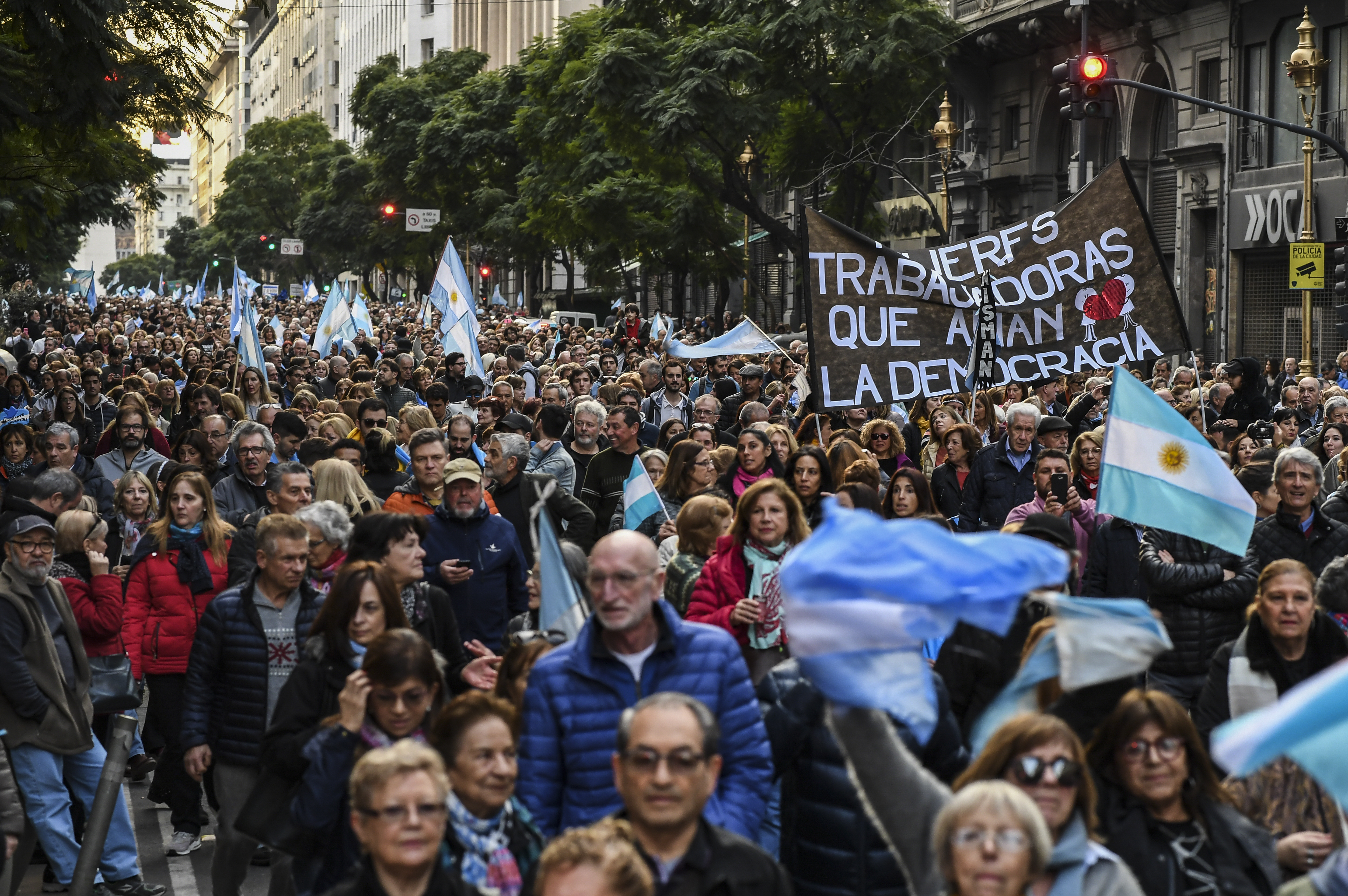 Partidarios de Macri marchan en apoyo a su reelección en Argentina