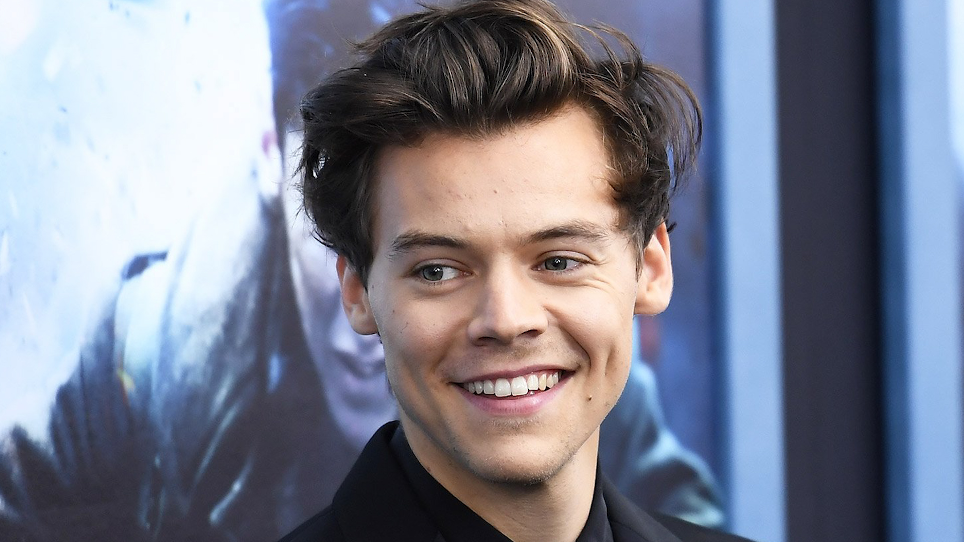 ¡SIN CAMISA! Harry Styles posa para la portada de Rolling Stone (FOTO)