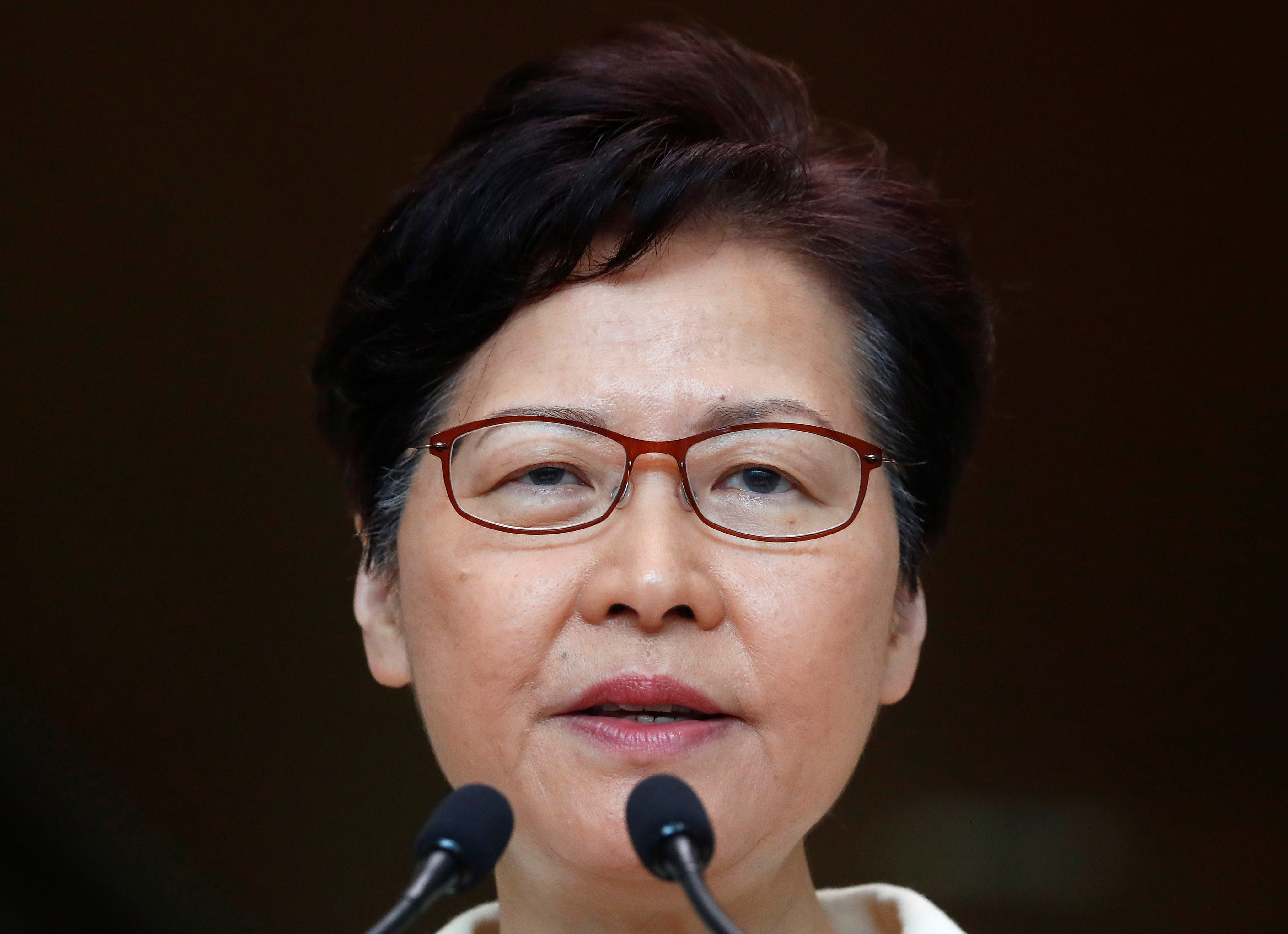 Jefa de gobierno de Hong Kong niega que vaya a dimitir de su cargo