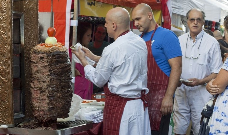 Cobran 2.800 dólares por un shawarma a una turista en Jerusalén