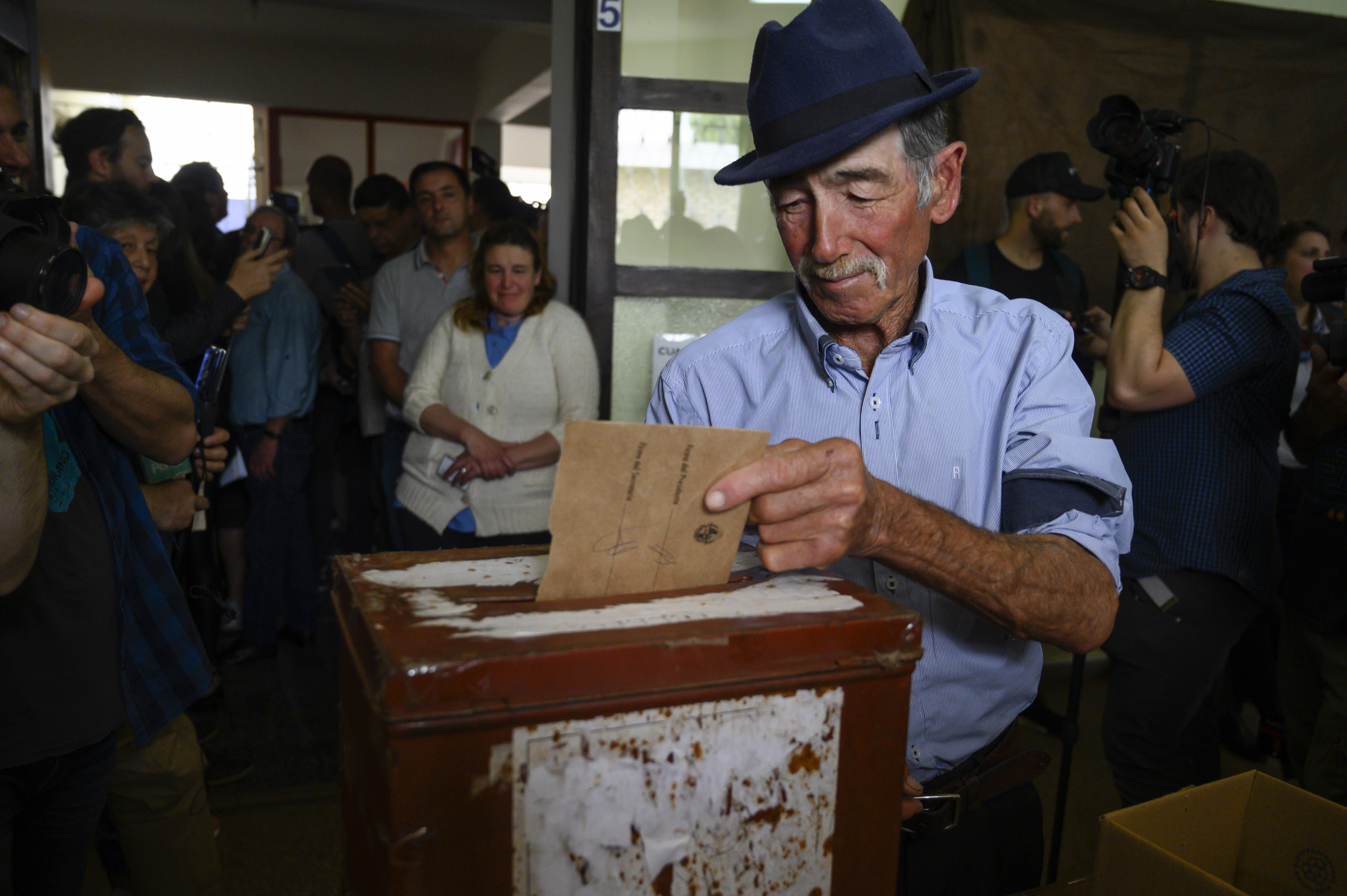 Concluyó la votación en elecciones para nombrar al nuevo presidente de Uruguay