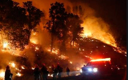 Miles de personas fueron evacuadas por fuertes incendios en California