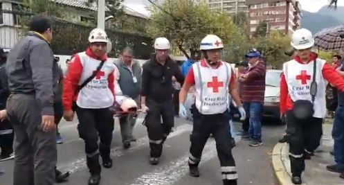 Manifestantes violentos le dieron una pedrada en la cabeza a periodista en Ecuador