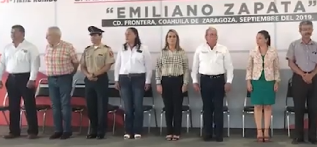 VIRAL: El pelón de este maestro que confundió el juramento a la bandera con el Padre Nuestro (VIDEO+RISAS)