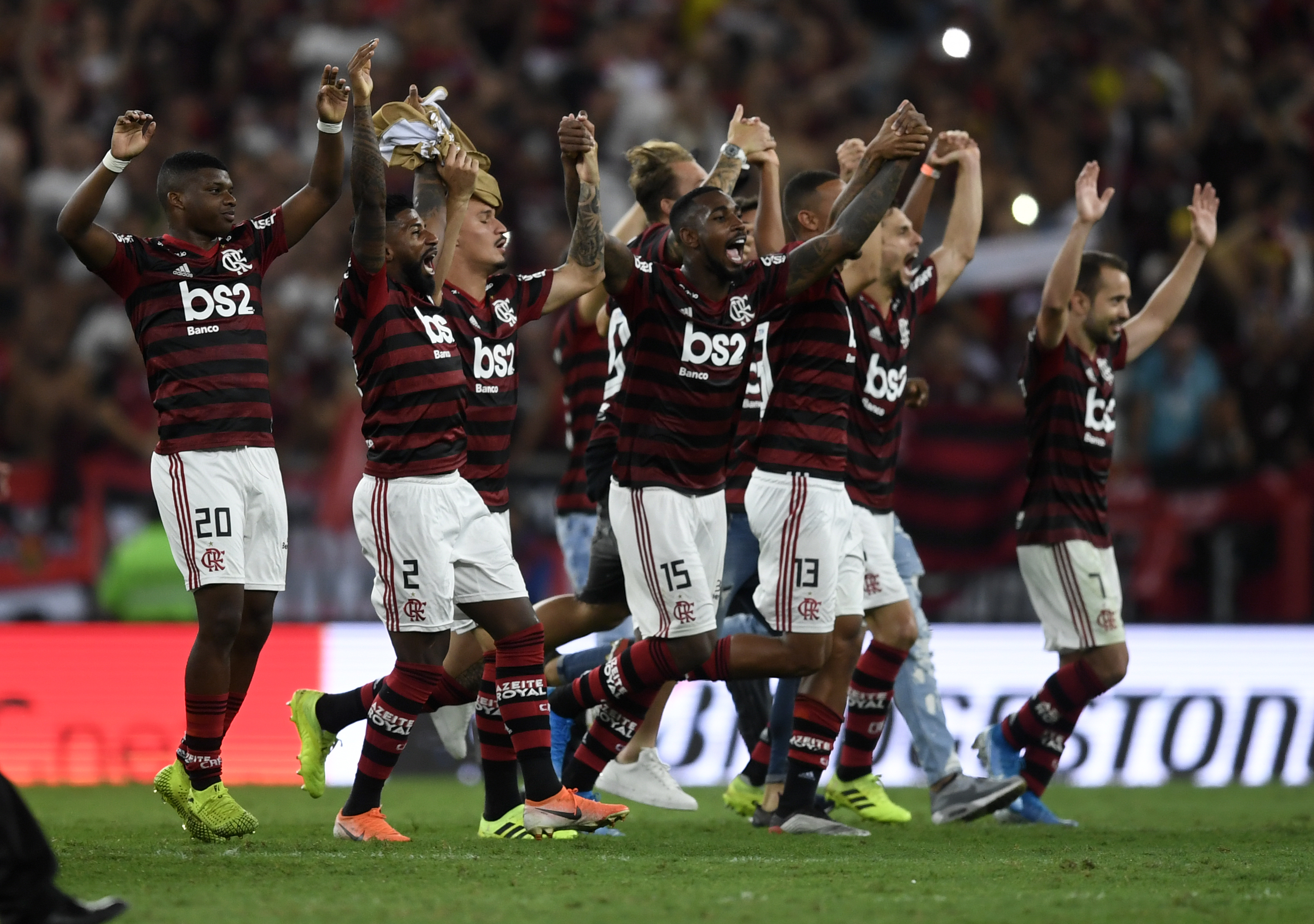 Una leyenda del fútbol brasilero lanzó fuertes críticas a Bolsonaro por su posición sobre reanudar actividades