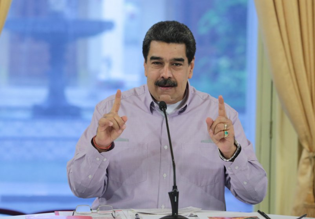 El cuento chino de Maduro para presumir la joyita que le “regaló un amigo” en Bakú (Video)