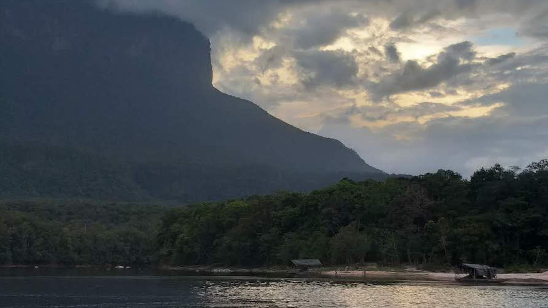 Runrunes: Canaima, el paraíso envenenado por el oro