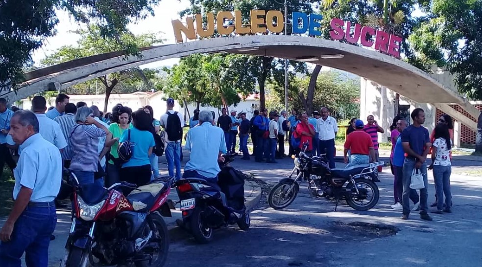 Empleados y profesores de la UDO protestan para exigir el pago de sus aguinaldos #11Nov