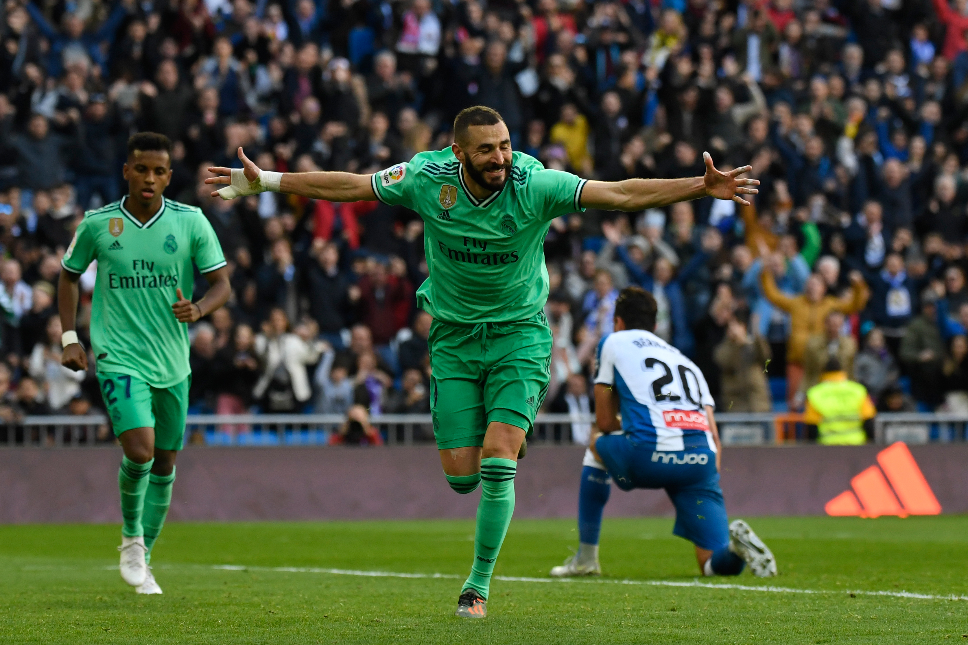 El Real Madrid domina ampliamente al Espanyol y es líder momentáneo