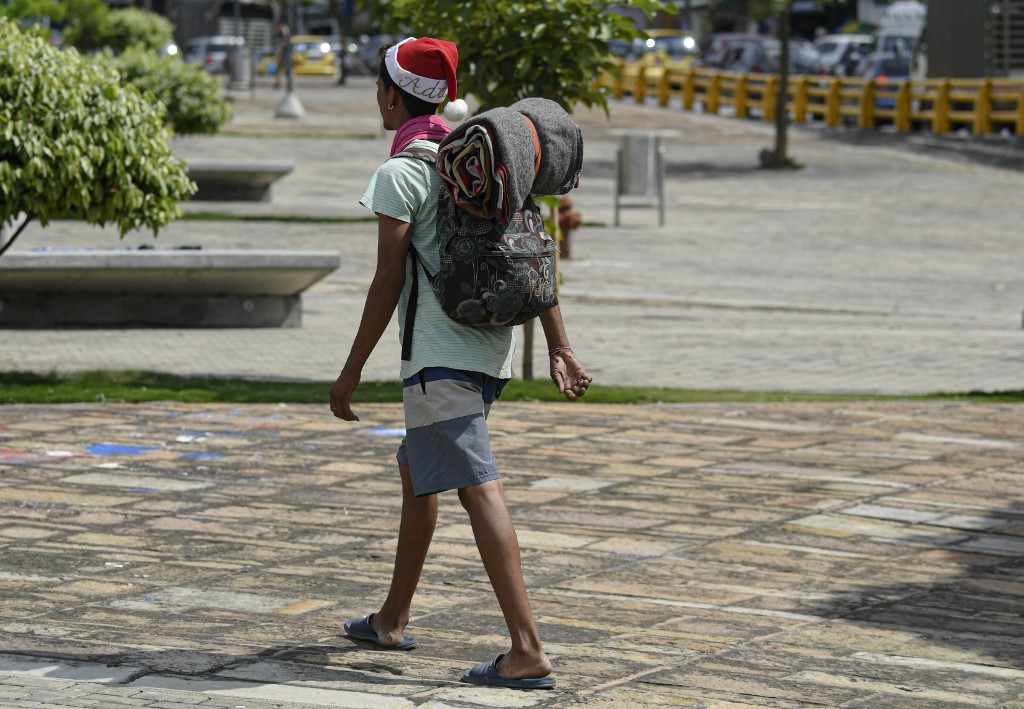 Los caminantes apuran su tormentoso paso para llegar a Venezuela en Navidad (Fotos)