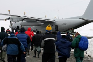 Avión militar desaparece en el sur de Chile con 38 pasajeros rumbo a la Antártida