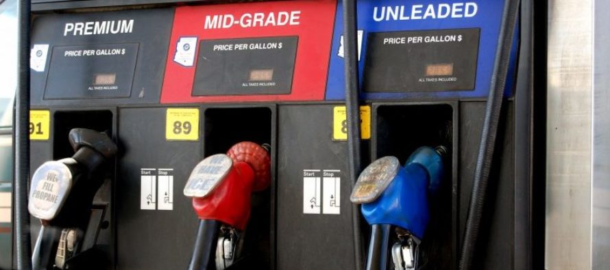 Precio de la gasolina continúa bajando en Florida
