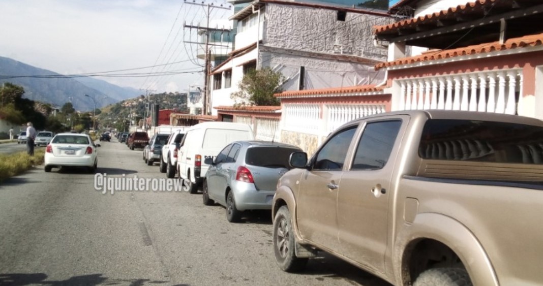 Merideños vuelven a ser sometidos a largas colas para poder surtir gasolina #7Dic (Fotos)