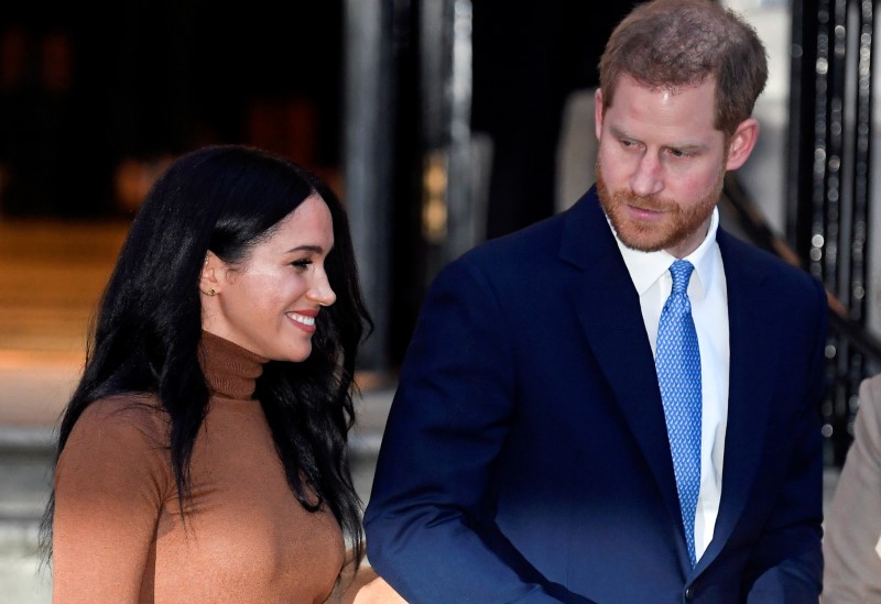 Conversaciones sobre futuro de Harry y Meghan van bien, dice fuente real