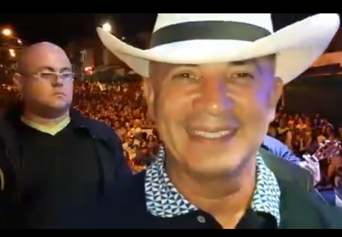 El Freddy Bernal más rumbero: Se fue a una feria escoltado y vestido de “vaquero” (VIDEO)