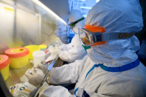 Ministerio de Salud de Perú analiza tres casos sospechosos de coronavirus