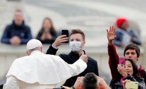 El papa Francisco expresa su cercanía a afectados por coronavirus