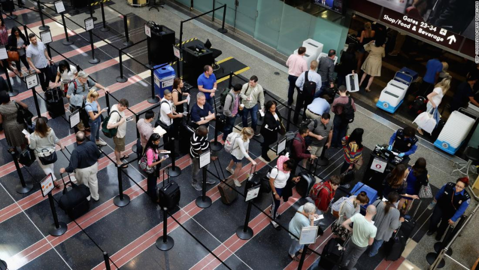 La mayoría de los estadounidenses necesitarán un nuevo documento para viajar a partir de octubre