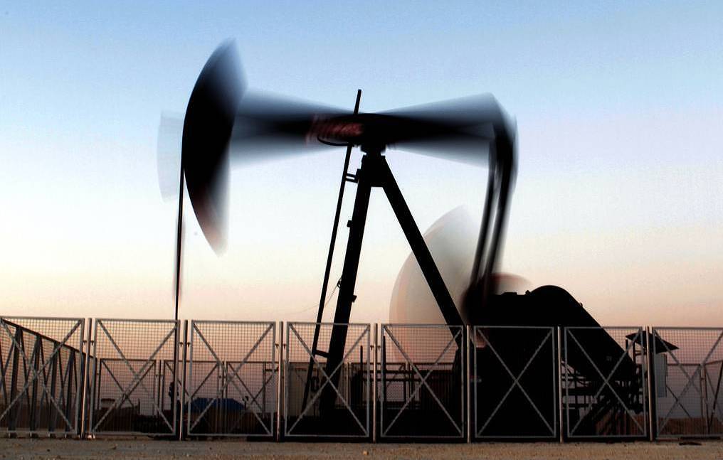 El petróleo sube tras la caída sorpresiva de los stocks de crudo de EEUU