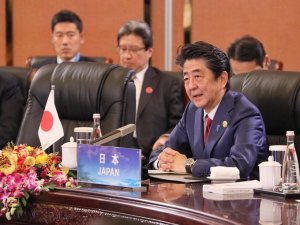 Primer ministro japonés pide el cierre temporal de escuelas públicas debido al coronavirus