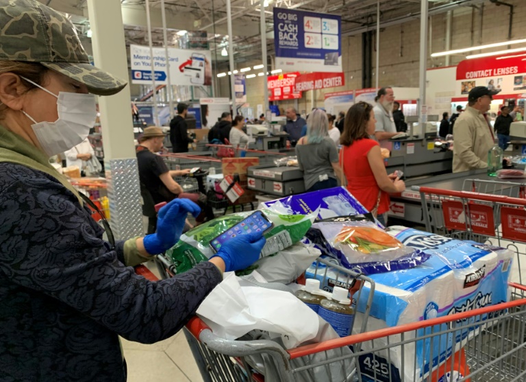 “Es el pandemonio”: Compras nerviosas en Los Ángeles por pánico al coronavirus