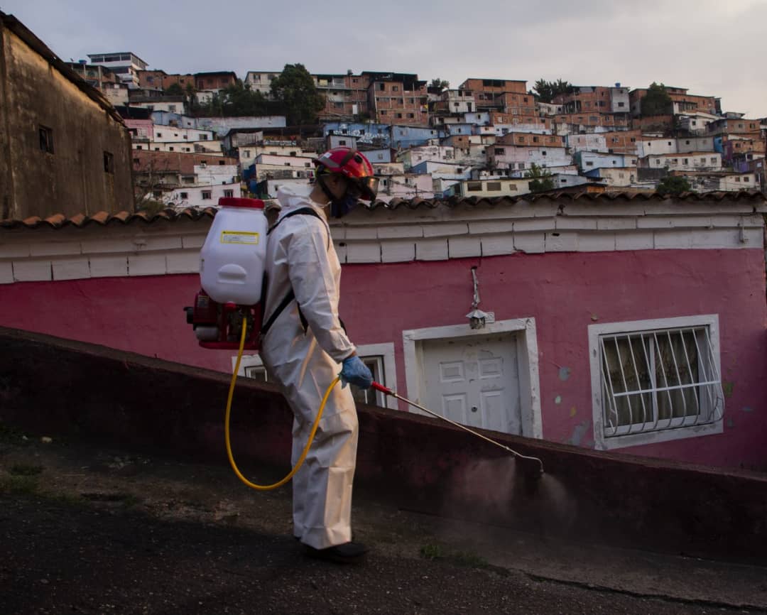 En FOTOS: Así operan las cuadrillas de desinfección en las zonas populares de Táchira