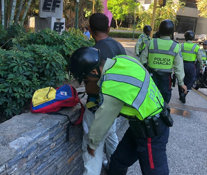 Tres sujetos fueron aprehendidos por PoliChacao tras estar robando en Altamira y La Castellana