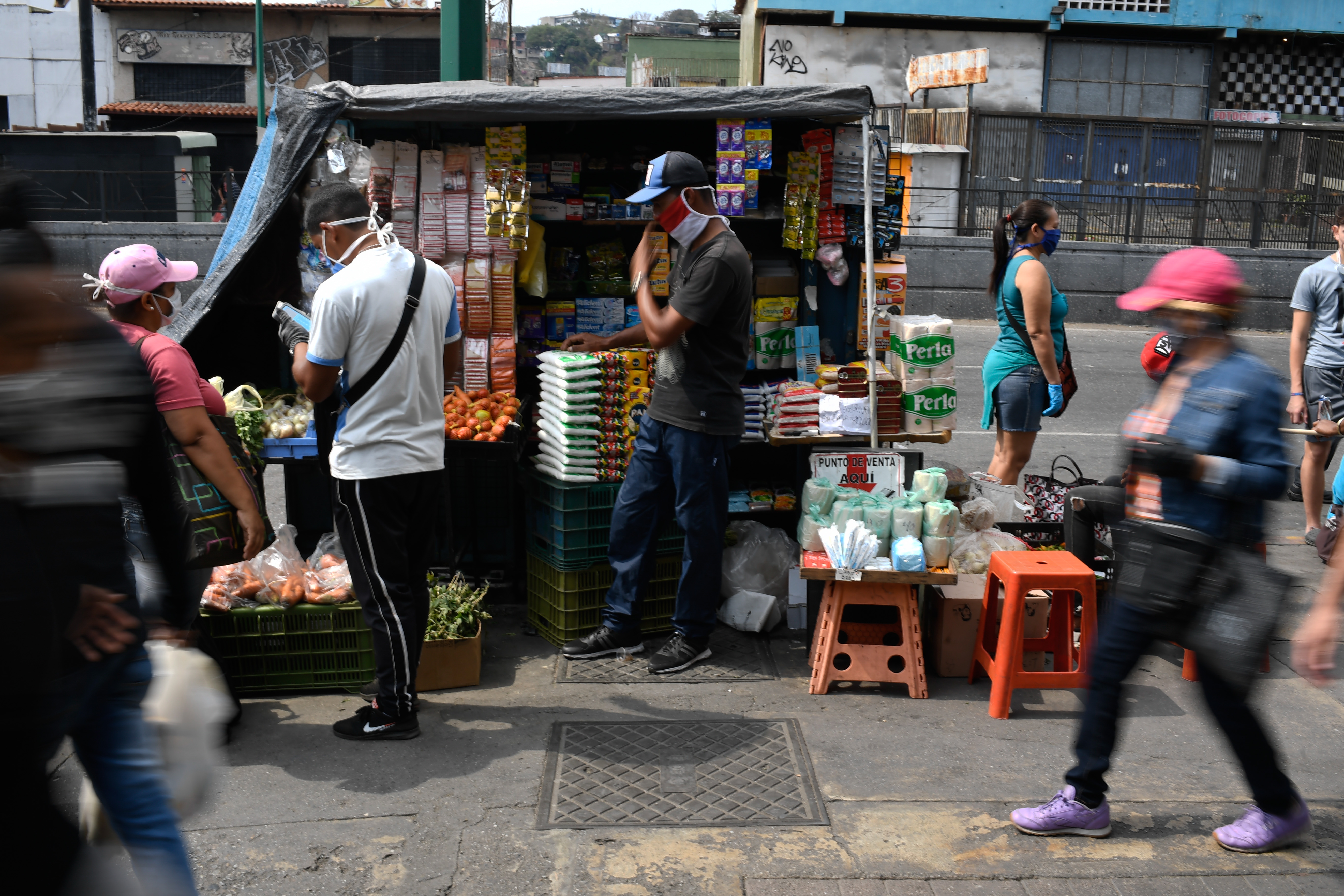 Comprando sólo ocho productos, esto es lo que gastaría un ciudadano en Petare para pasar una semana (Foto)