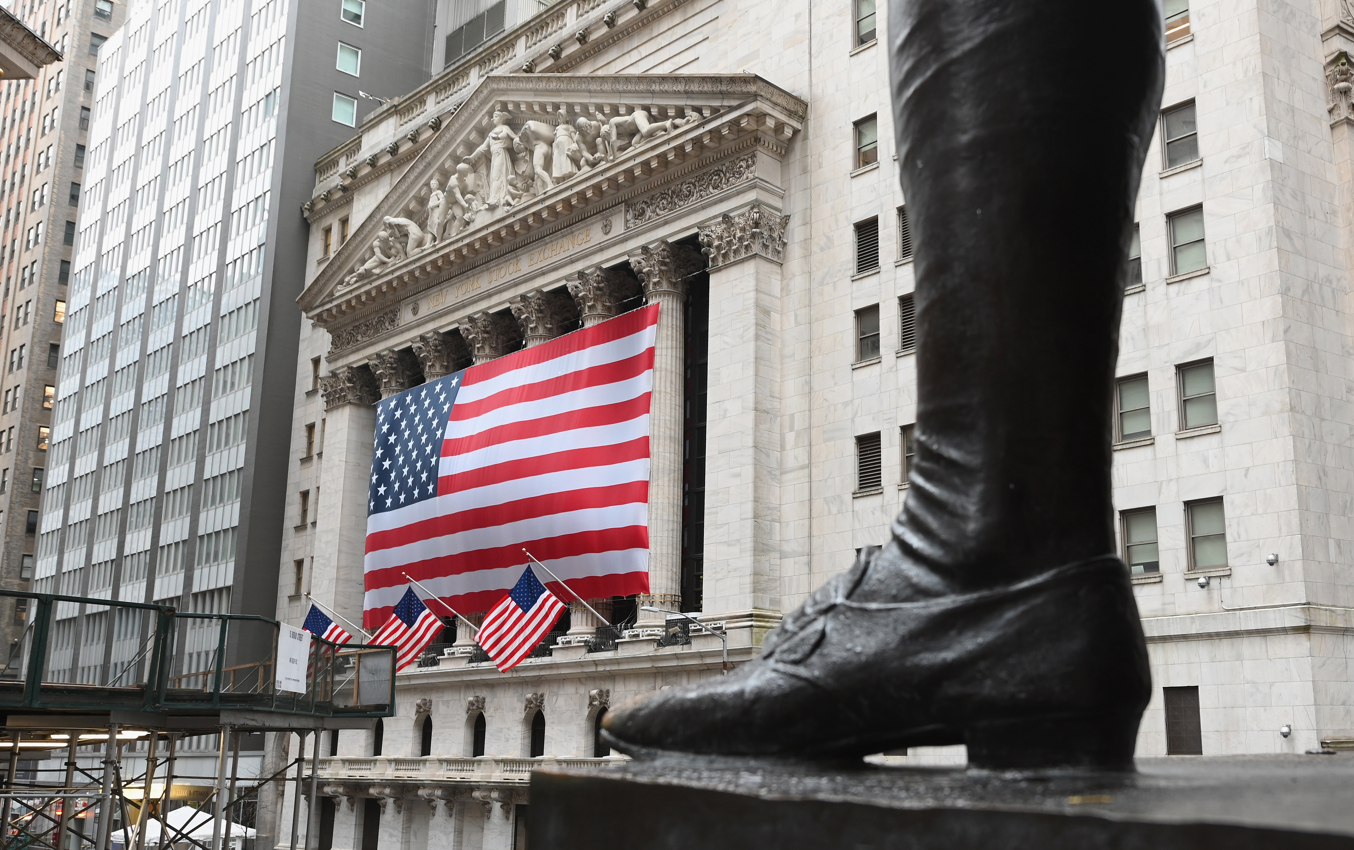 Wall Street abre al alza, pero sigue al borde del “ataque de nervios”