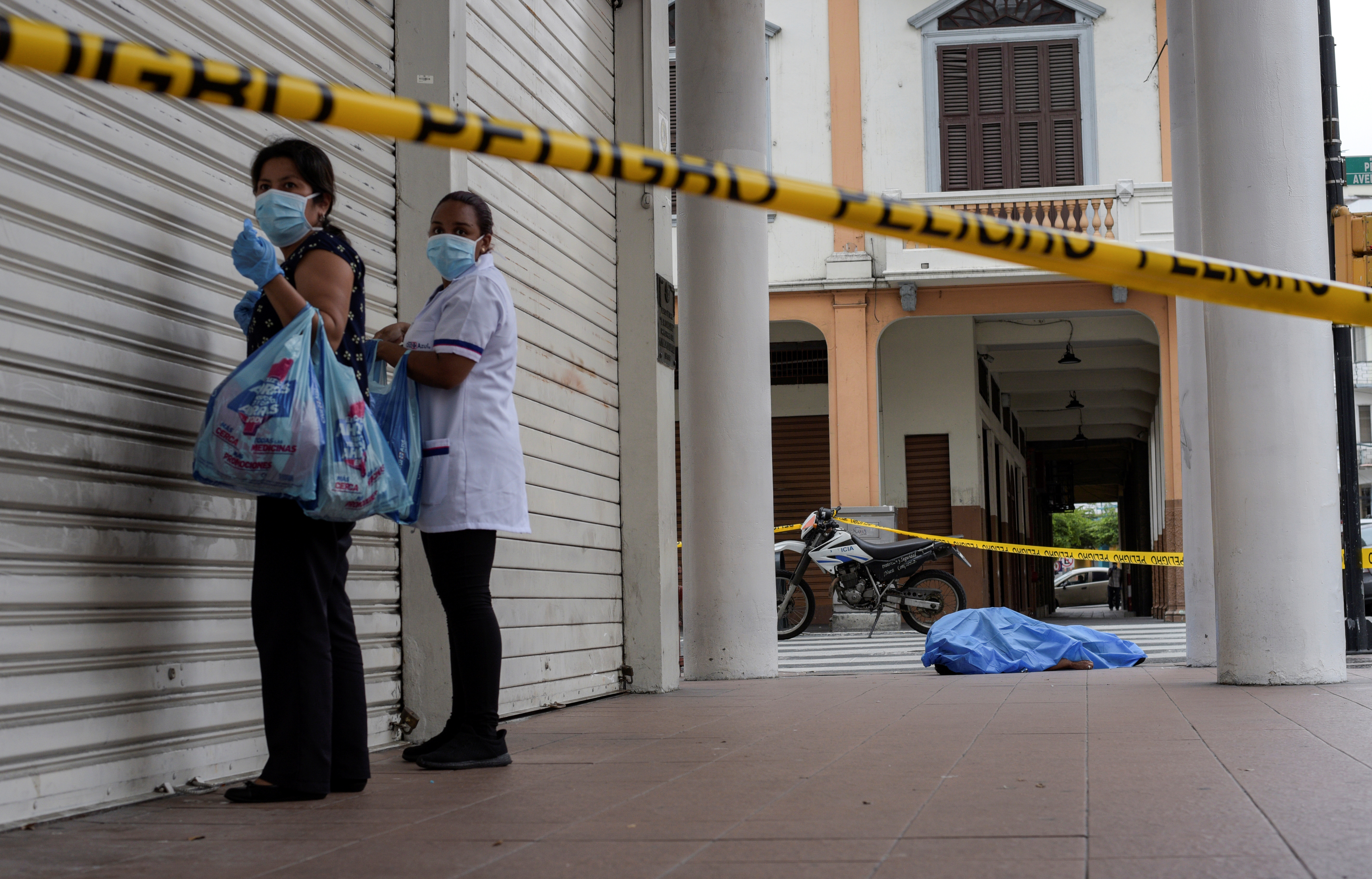 Guayaquil, en shock por el manejo de los muertos en plena pandemia