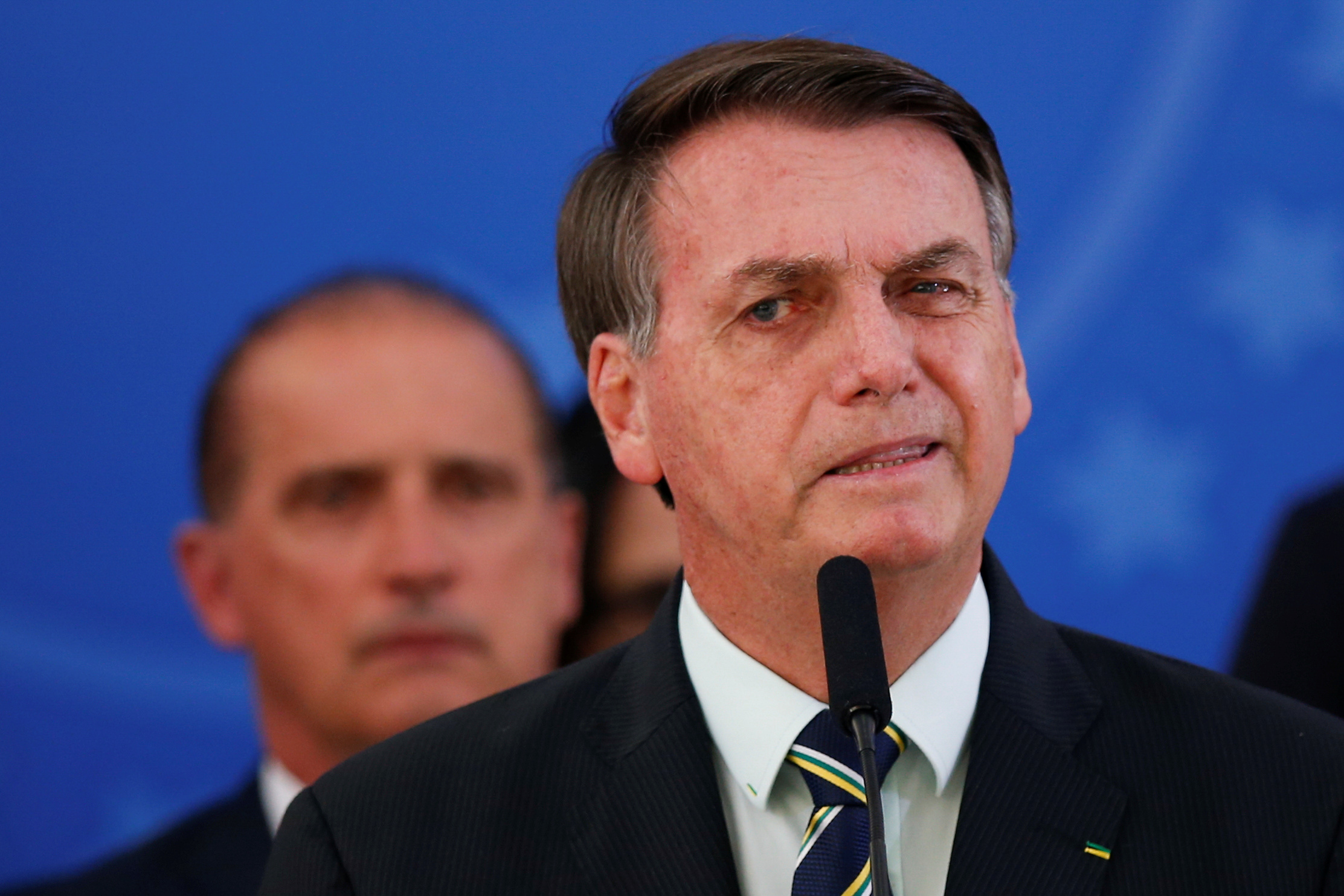 Bolsonaro reprochó la suspensión de la salida de los representantes de Maduro en Brasil