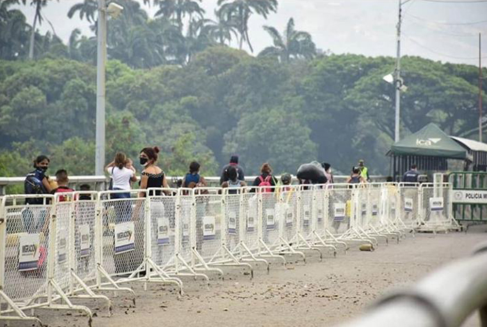 Tachirenses custodian colegios para evitar que sean centros de refugios del régimen (Fotos)