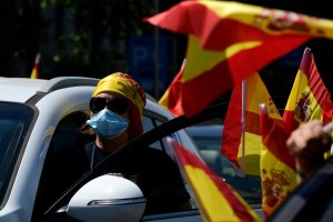 Españoles salen a las calles para pedir la dimisión de Pedro Sánchez