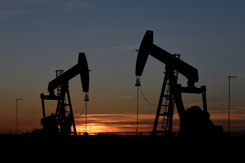 Petróleo sube por caída de reservas de gasolina en EEUU