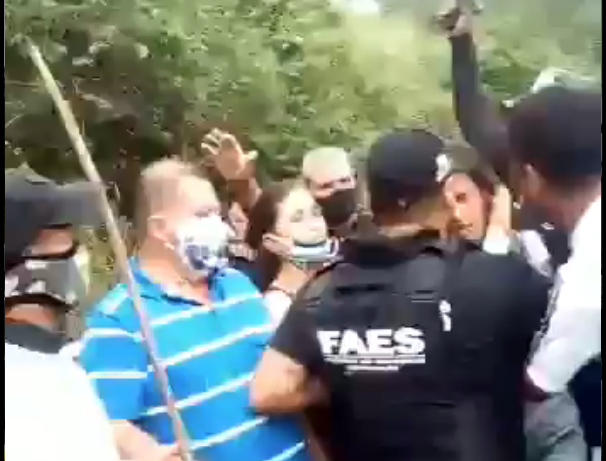 En Táchira se armó un saperoco entre Faes y ciudadanos durante protesta #15May (VIDEO)