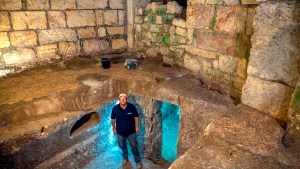 Arqueólogos hallaron un complejo subterráneo de dos mil años junto al Muro de los Lamentos (Fotos)