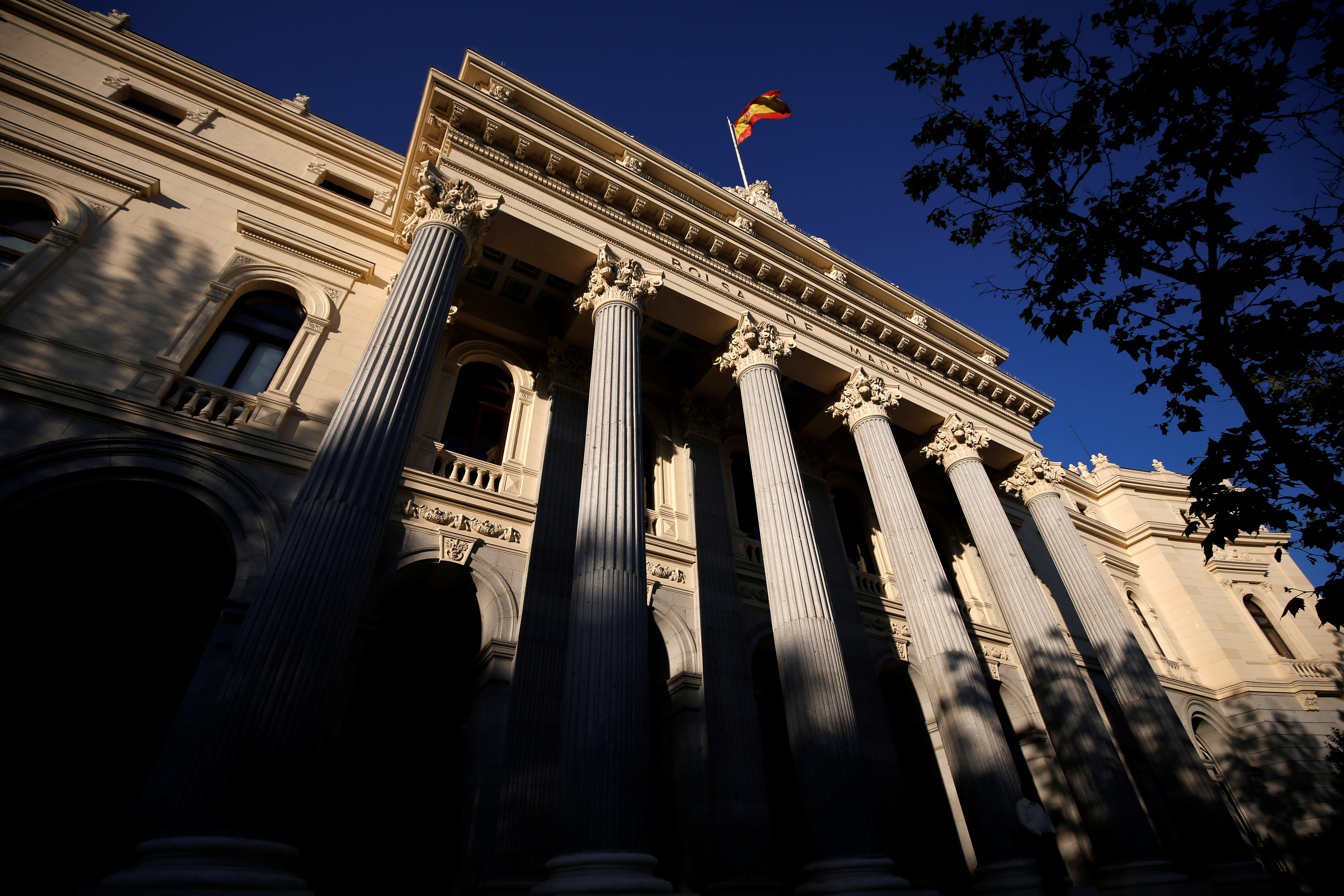 La bolsa española se tiñe de rojo ante el temor a rebrotes