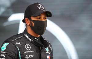 Hamilton firmó la “pole” y Sainz saldrá tercero en Monza
