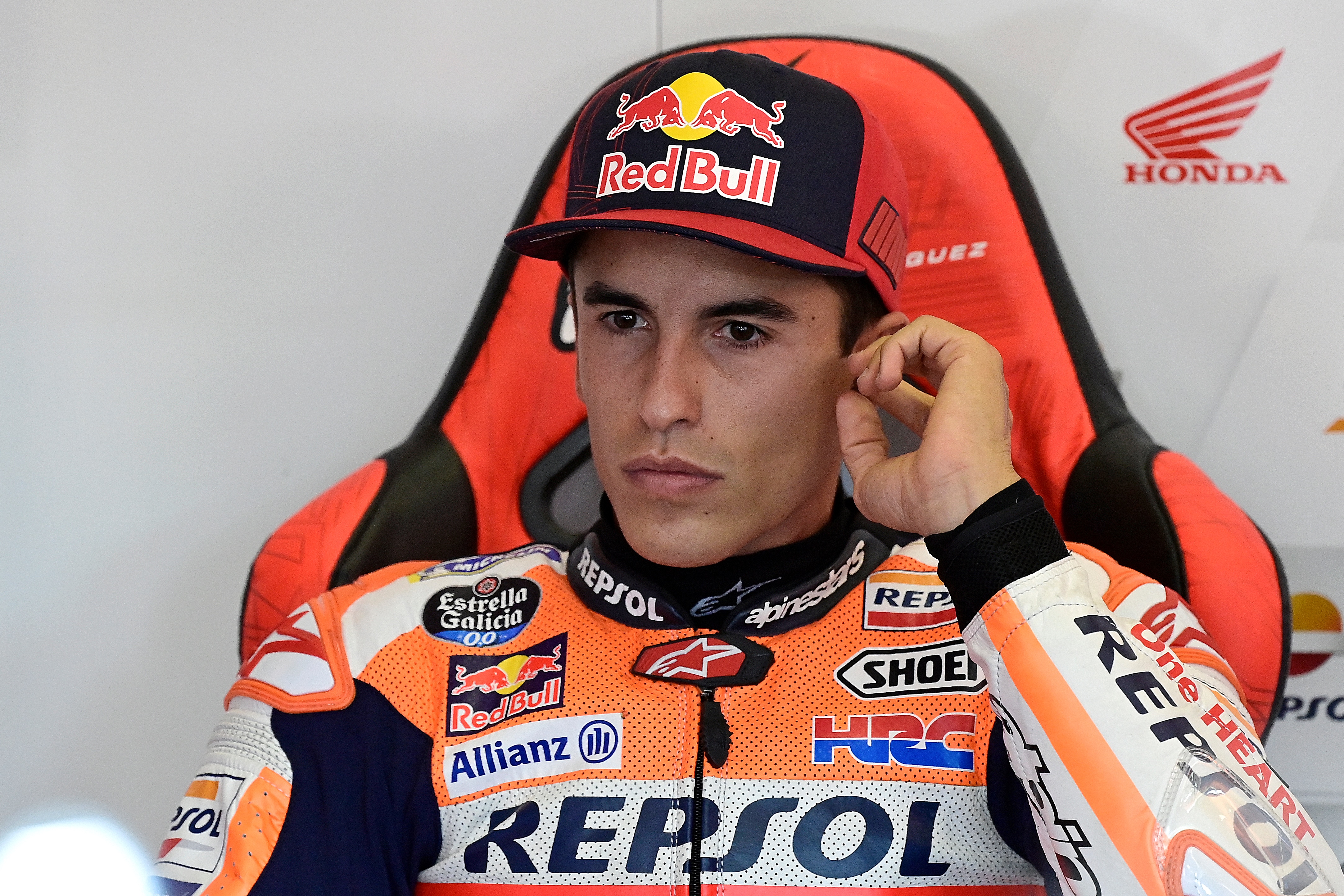 Marc Márquez estará fuera de la competición de motociclismo hasta tres meses debido a su lesión en el brazo