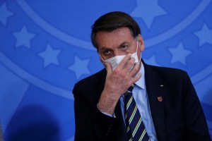 Bolsonaro pide a la cámara Baja de Brasil que prohíba aumento salarial en el sector público