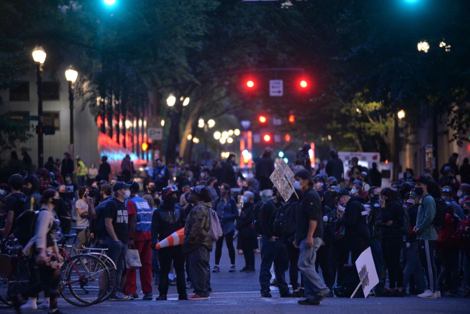 Manifestante de Portland recibió un disparo en la cara y escribió mensaje con su propia sangre