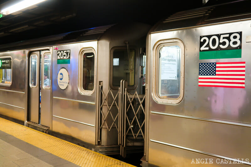 Dos hombres apuñalados en un salvaje ataque en el metro de Nueva York